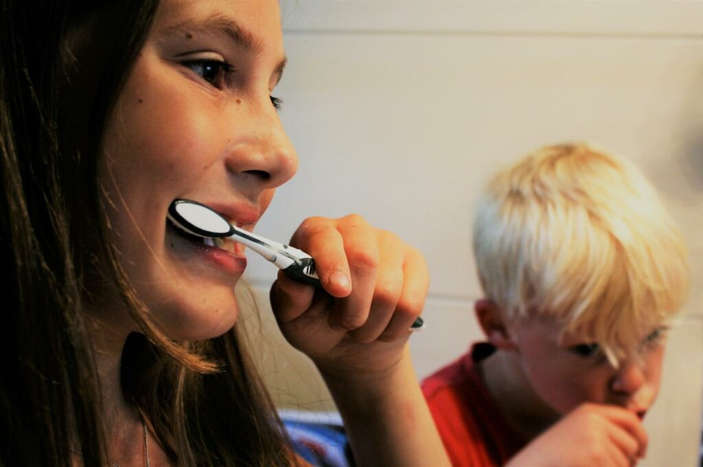 plastic free toothpaste australia: brushing teeth